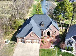 801 E Tracker Rd, Nixa, MO 65714