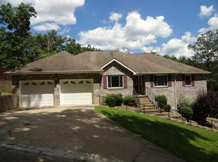 7 Shawnee Oaks Dr, Huntington, WV 25705