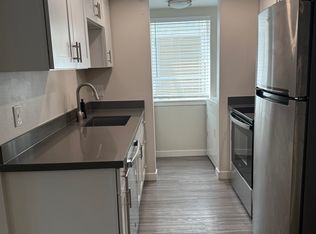 910 N 95th St #301, Seattle, WA 98103