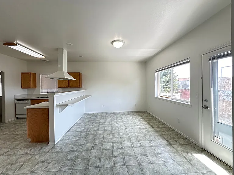 The Oaks Apartments — Photo 18