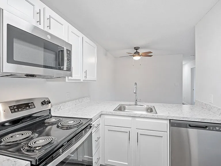 Apartments at Urbana — Photo 62