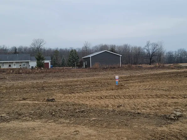 13229 Countryclub Dr, Linden, MI 48451