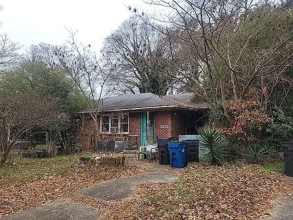 2nd image of 2823 Delowe Dr