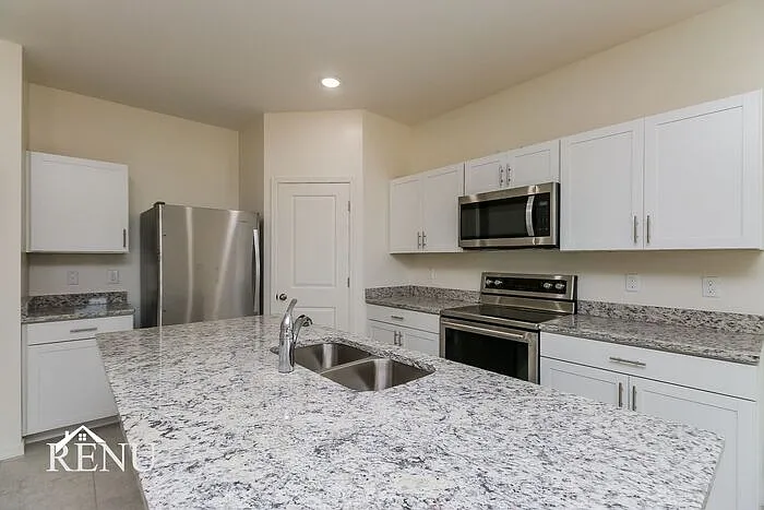 3 bed, 2.0 bath, 1662 sqft, $1,825 — Photo 3