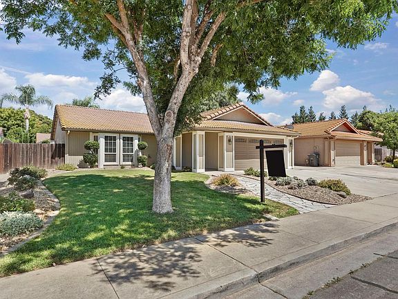 3rd image of 1860 Bristlecone Dr