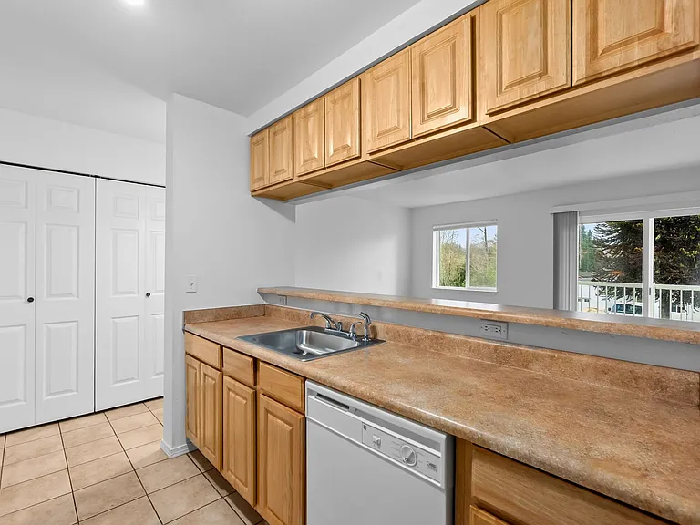 Vessey Park Apartments — Photo 6