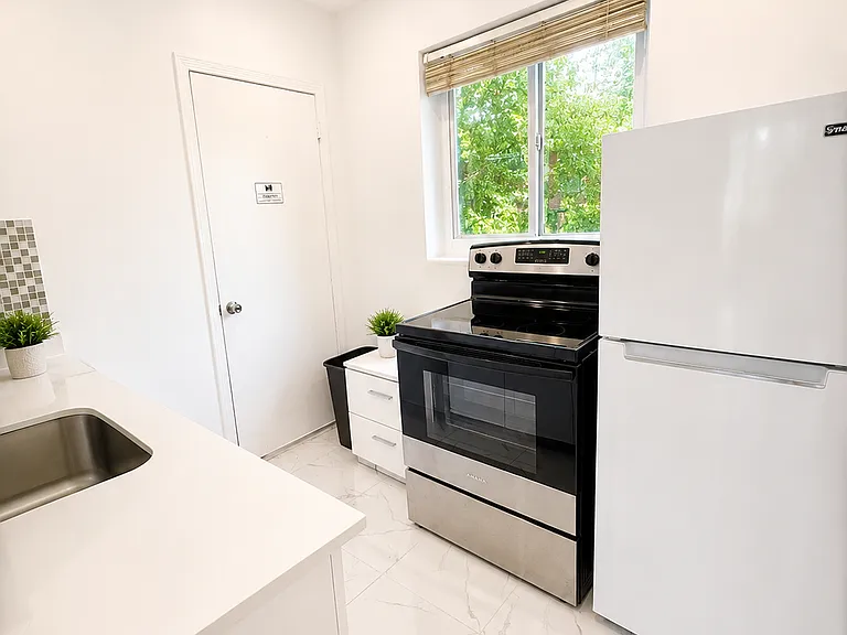1540 Jefferson Ave #2 — Photo 5