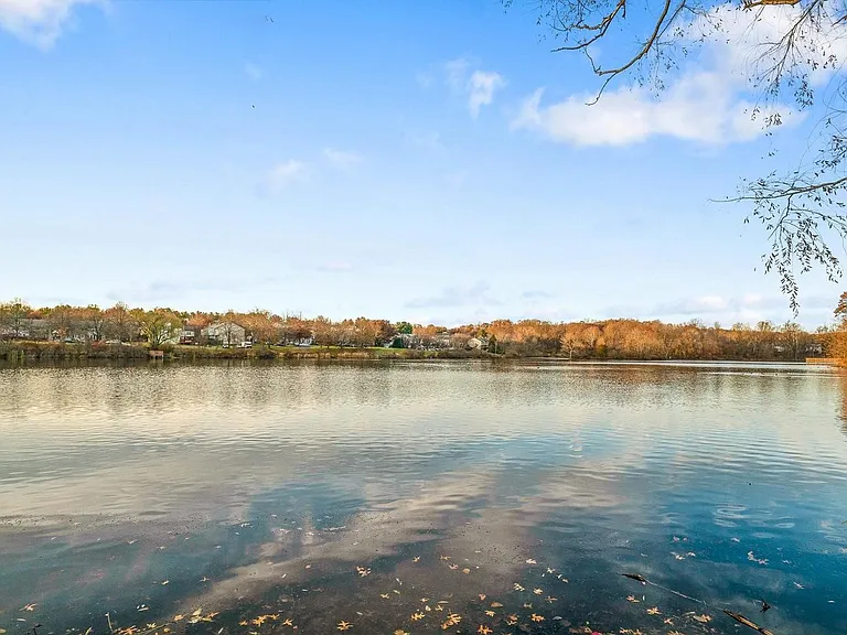 18728 Martins Landing Dr — Photo 30