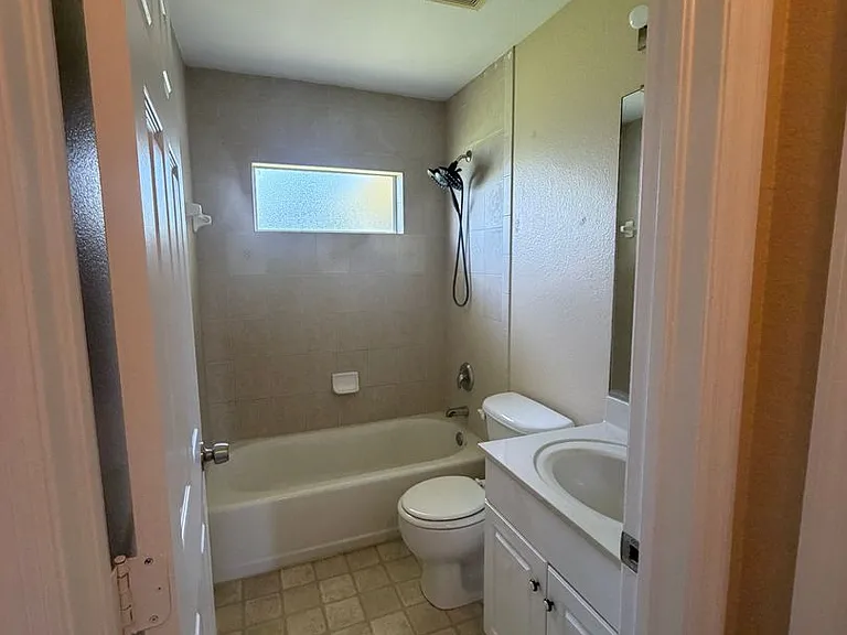 1137 NW Juanita Pl — Photo 7