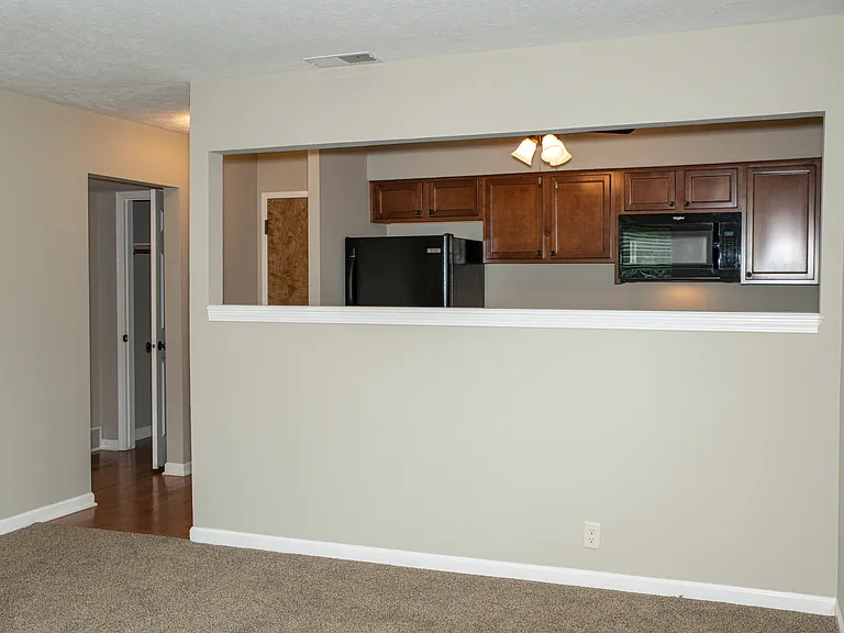 Hanscom Court — Photo 8