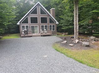 643 Maxatawny Dr, Pocono Lake, PA