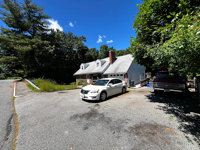 The house features a massive driveway that can fit up to 9+ cars! That doesn't include the nearly infinite street parking! This unit will have 3 priority parking spots.