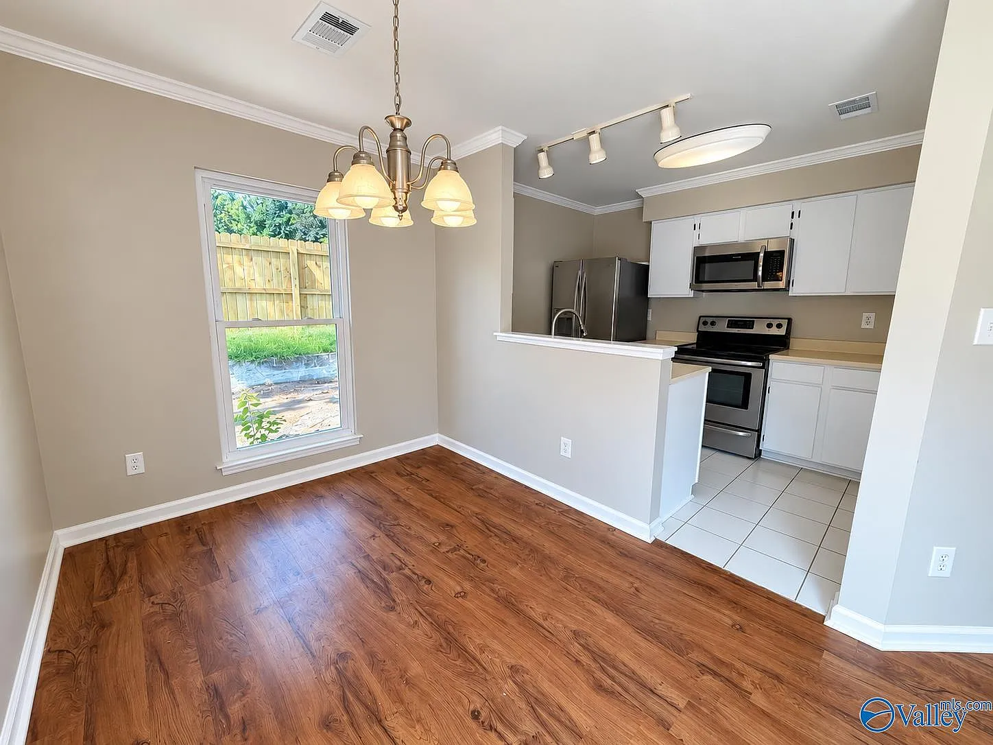 2 bed, 2.0 bath, 1000 sqft, $1,400 — Photo 3