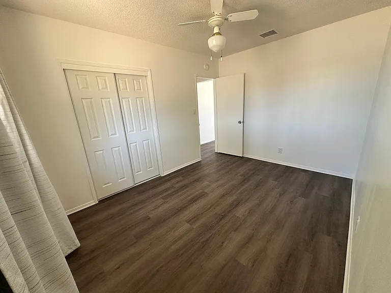 7054 Broad St — Photo 13
