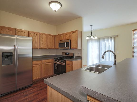 3rd image of 4027 Blackstone Dr #4027