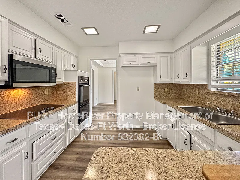 3 bed, 2.0 bath, 1825 sqft, $2,150 — Photo 2
