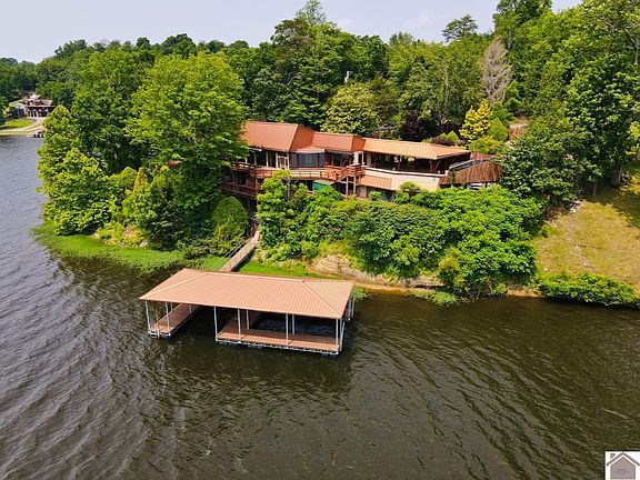 4th image of 643 Lakeshore Dr