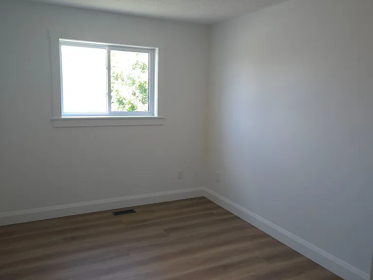 44 Cannifton Rd N — Photo 18