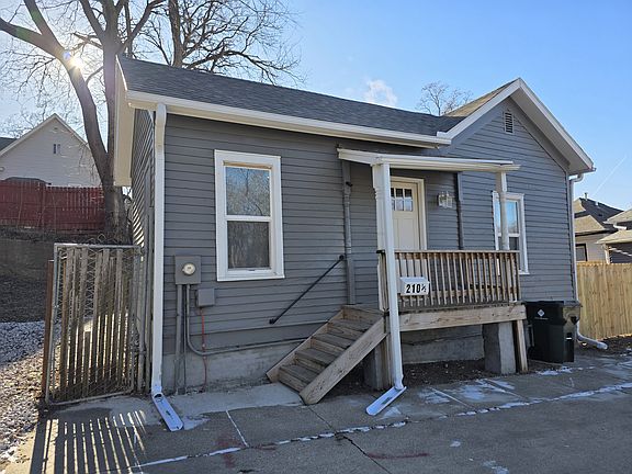 2nd image of 210 1/2 Sioux St