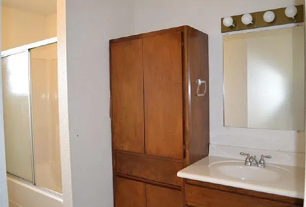 11205 Selma Dr #B — Photo 4