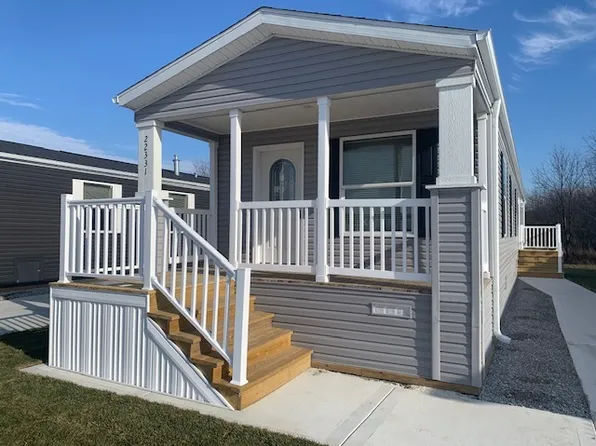 22331 S Woodside Dr, Channahon, IL 60410