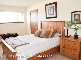 580 Foxtail Dr APT 319, Pewaukee, WI 53072
