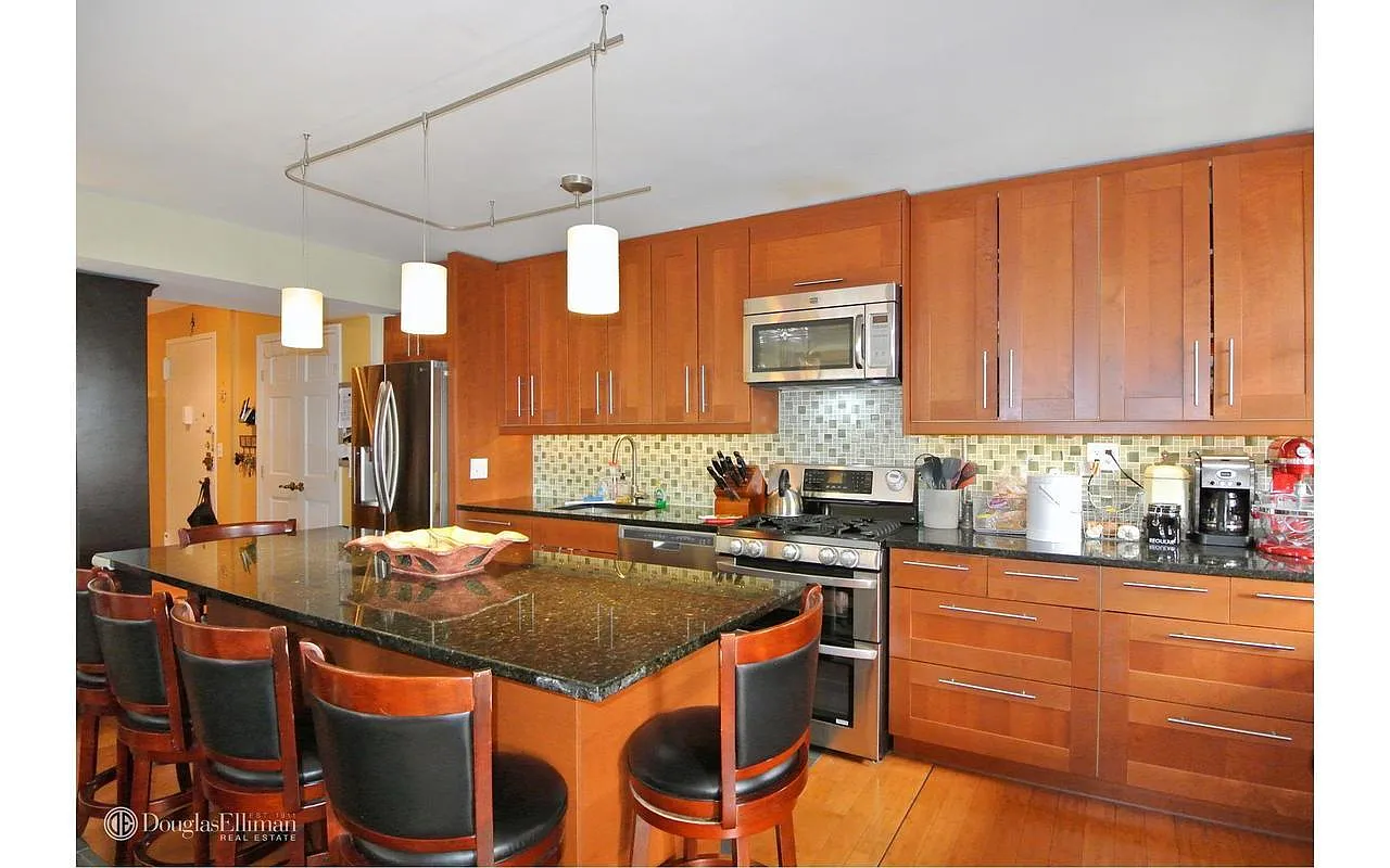 100 Lasalle St #13G photo 1