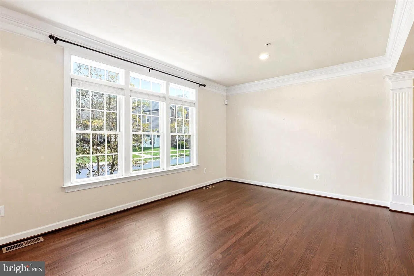 4 bed, 3.5 bath, 3247 sqft, $4,700 — Photo 3