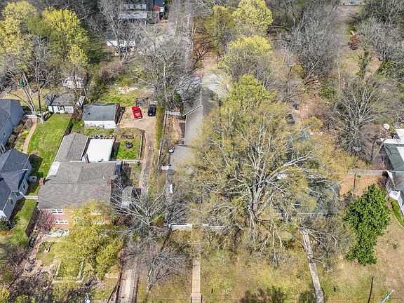 4th image of 611 W College St