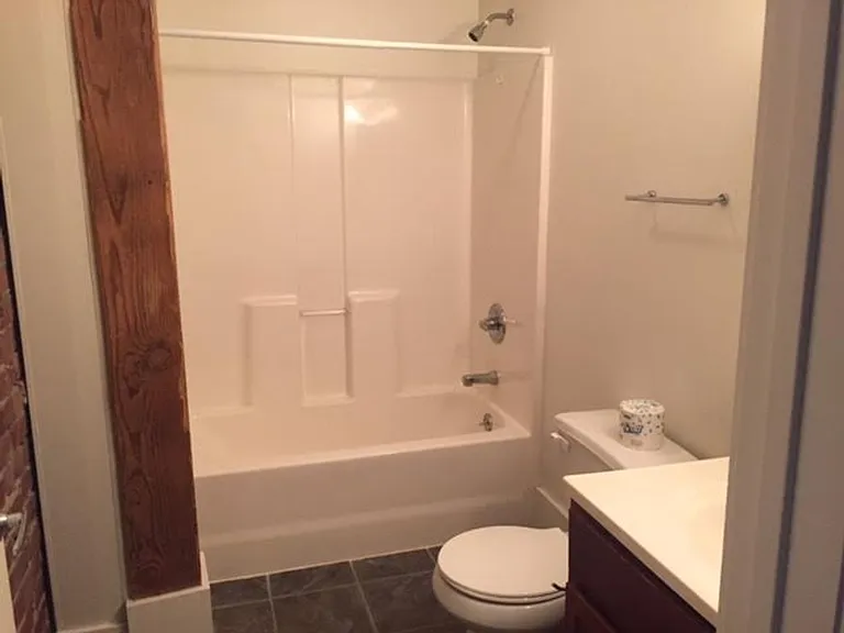 311 SW Water St — Photo 6
