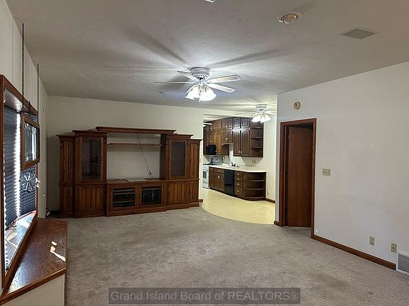 4th image of 2404 W Charles St