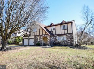 19 Larch Cir, Holland, PA 18966