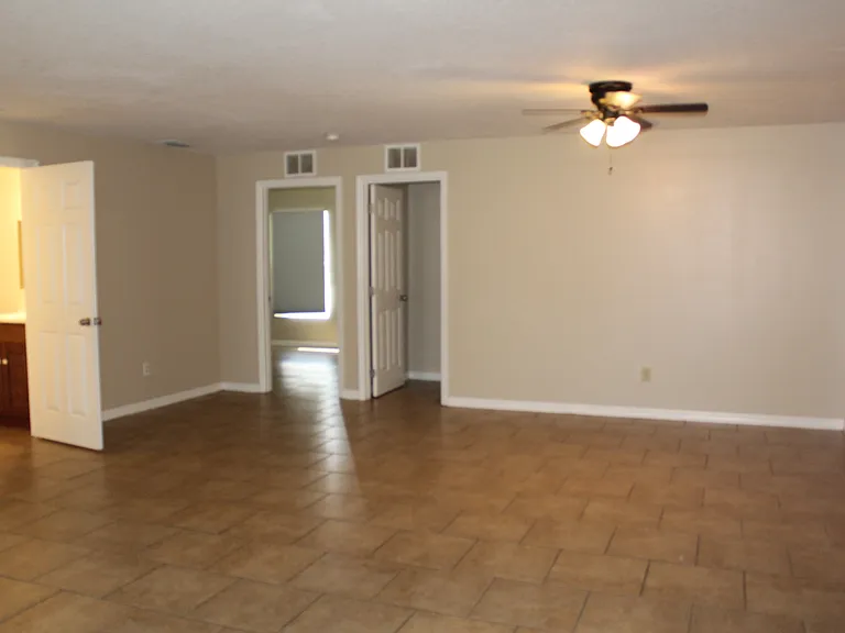610 Cassin Ave — Photo 7