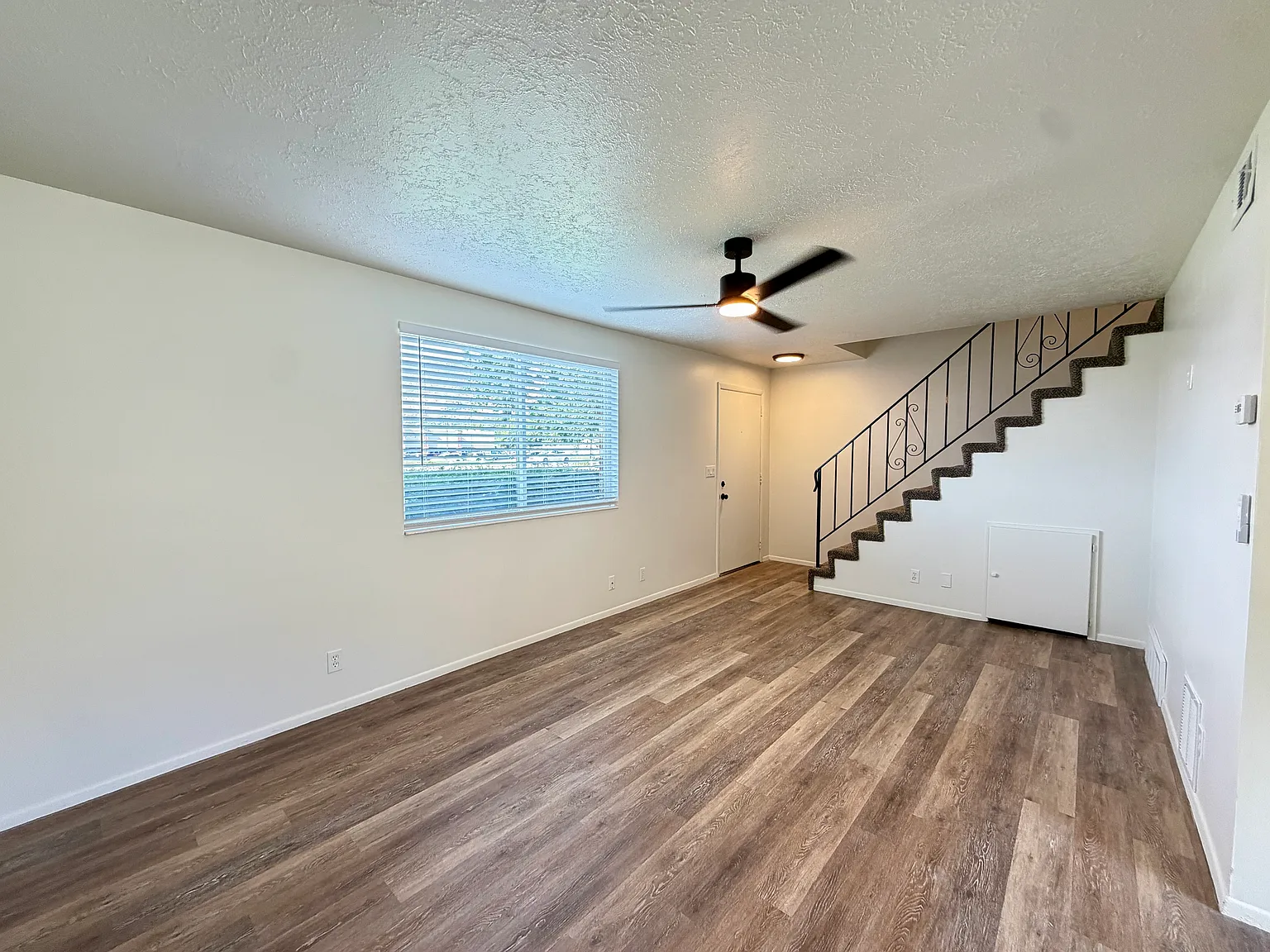2 bed, 1.5 bath, 1050 sqft, $1,625 — Photo 3