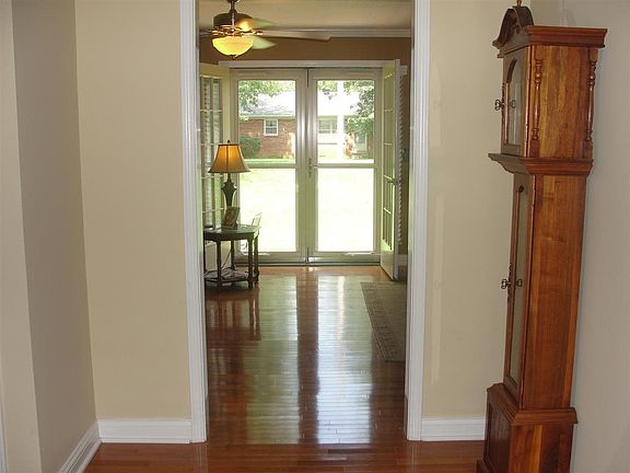 2nd image of 144 Bellaire Dr