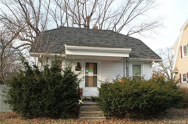 1st image of 2352 2nd St