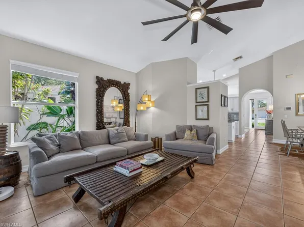 585 104th AVE N, NAPLES, FL 34108