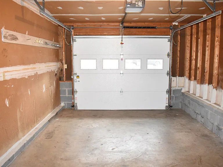 5405 Lee White Ln — Photo 31