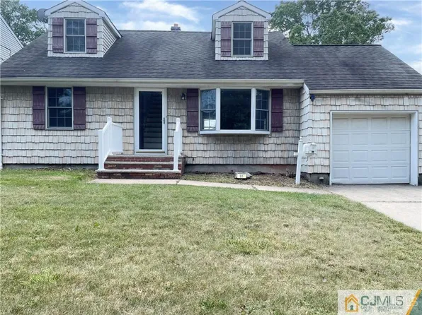 61 Dover Rd, Colonia, NJ 07067