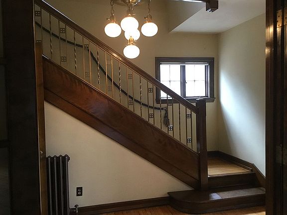 3rd image of 305 E Spruce St