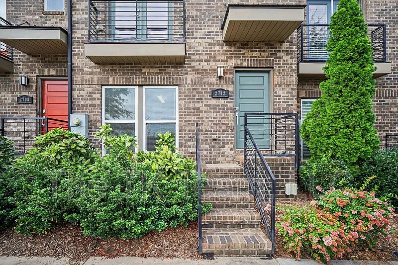 2712 Grand Union Way — Photo 3