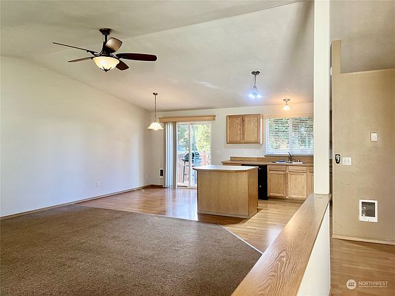 3rd image of 8913 Figberry Court SE