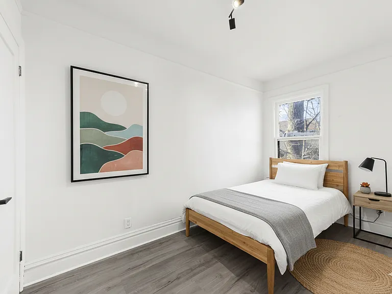 166 Wentworth St S #3 — Photo 1