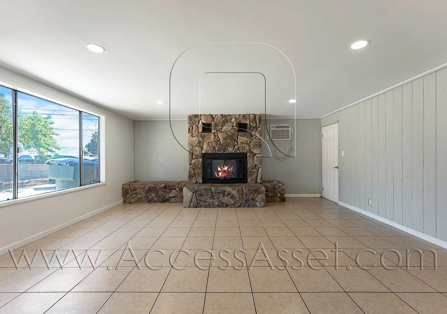 Beautiful Chino Home with Kitchen Island, Fireplace & Outdoor Space — Photo 3