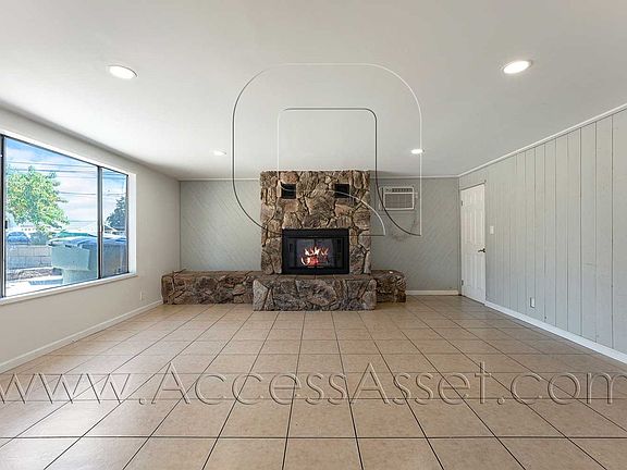 3rd image of 12584 Magnolia Ave