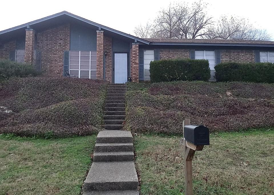 1st image of 1129 Cedar Oaks Ln