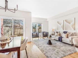 81 Valridge Dr #10, Hamilton, ON L9G5B7