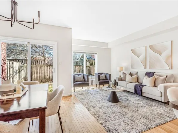 81 Valridge Dr #10, Hamilton, ON L9G 5B7