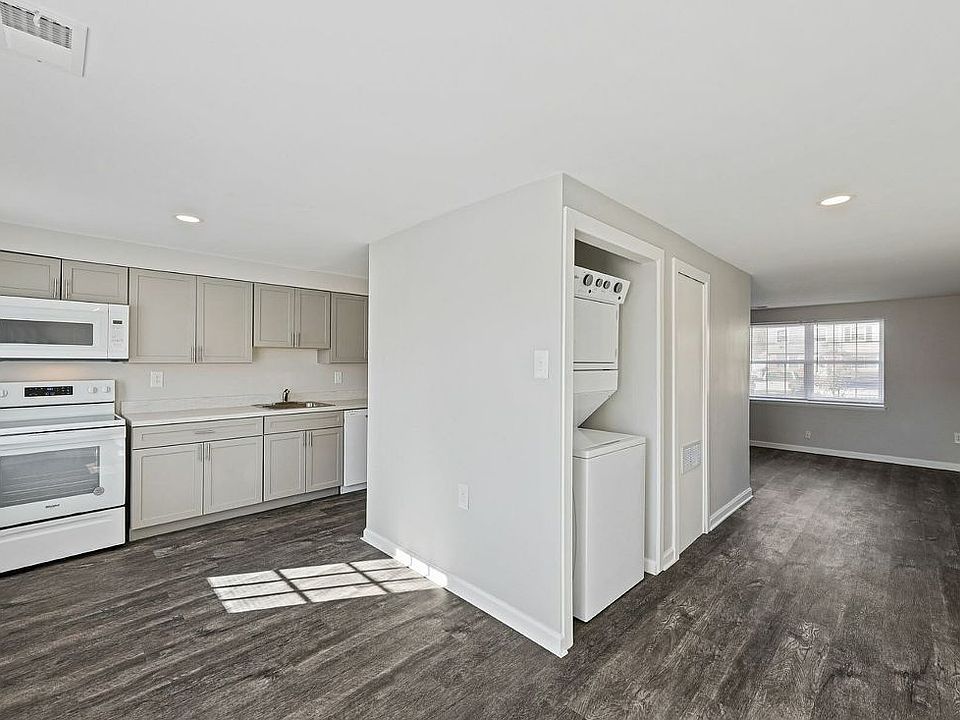 large-kitchen-area-Village-of-Carollwood