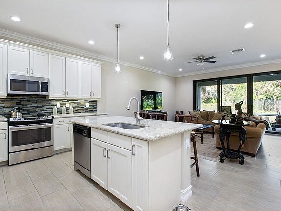 5th image of 8055 Rainforest Jasper Ln